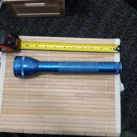 Mag lite flashlight 🔦 (just shy of 11 inches) - Picture 1 of 7